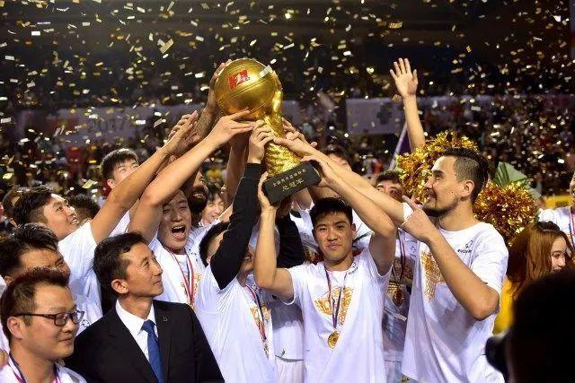 一场4-2，两份官方公告，让两豪门双输！西甲或生变，欧冠留悬念